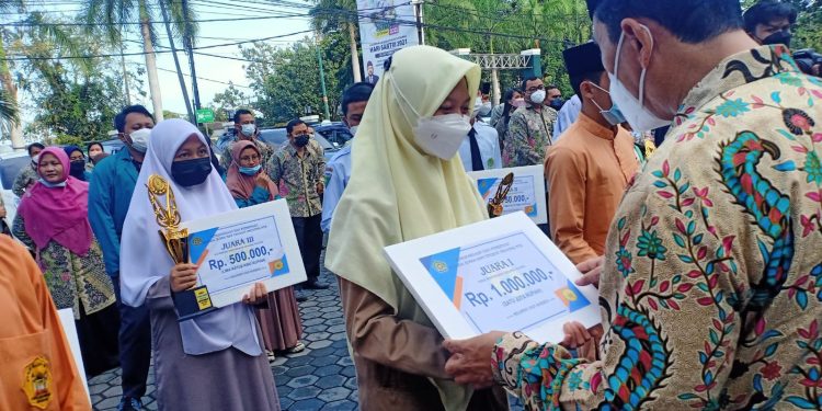 Bikin Bangga MAN 2 Mataram, Rizka Isnaeni Raih Medali Perak KSM 2021 Tingkat Nasional