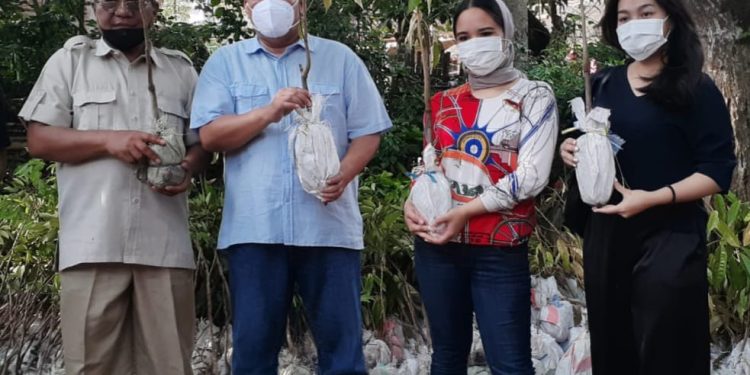 HBK Bantu Bus untuk SMPN 4 Batukliang Utara dan Tanam 10 Ribu Pohon Produktif di Pujut