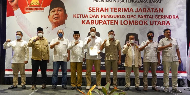 Ketua DPR Puan Maharani Bagi Beras Premium untuk Warga NTB