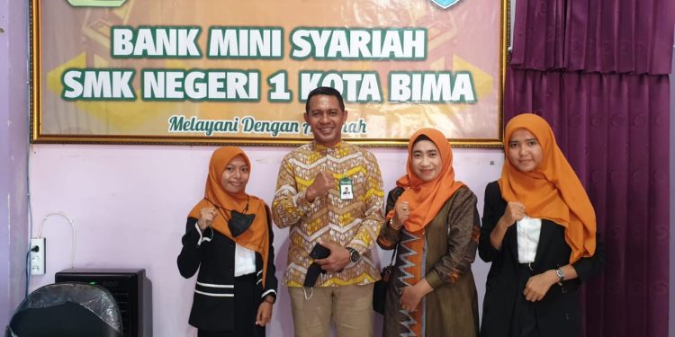 Bank NTB Syariah Mendukung Diresmikannya Bank Mini Syariah SMKN I Kota Bima