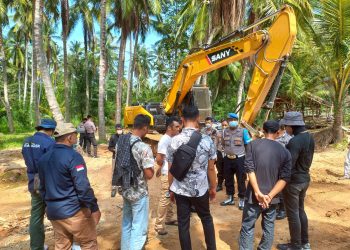 Personil Gabungan Polres Loteng dan BKSDA Lakukan Penertiban Tambang Emas Ilegal di Desa Prabu