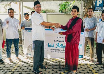 Salurkan 25 Ekor Sapi, PLN UIP Nusra Laksanakan Tebar Berkah Daging 1443 H