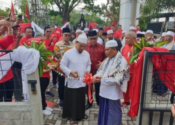 Didampingi Tuan Guru dan Alim Ulama, Hasto Kristiyanto Resmikan Musala Tanzila Khadijah PDIP NTB