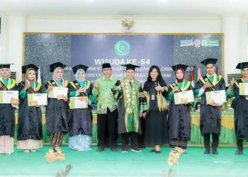 Wisudawan Berprestasi dapat Penghargaan dari Bank NTB Syariah&nbsp;