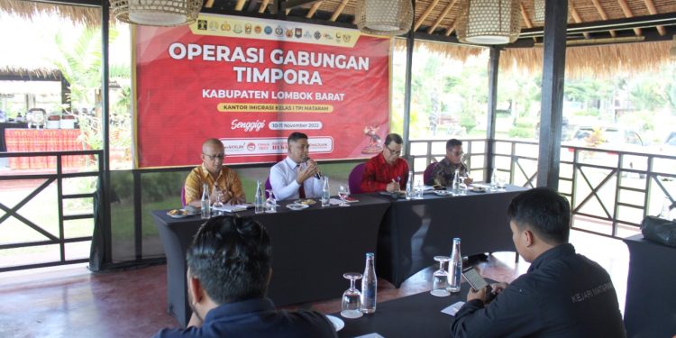 Sambut WSBK 2022 dan G20, Imigrasi Mataram Gelar Operasi Gabungan Tim Pora di Lombok Barat