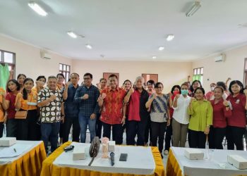 Peduli Kebudayaan, Ketua DPD PDI Perjuangan NTB Helat Sayembara Parade Busana Adat WHDI di Dapilnya&nbsp;