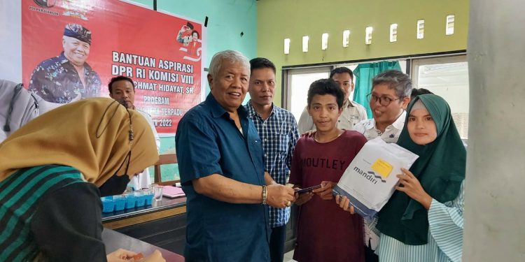 Rachmat Hidayat : Saya bantu melalui Program Aspirasi Milyaran Rupiah untuk Lombok Timur karena itu&nbsp; Haknya Rakyat !!