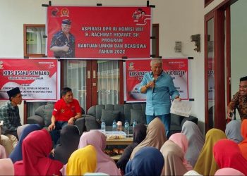 Rachmat Hidayat Salurkan Bantuan Modal Usaha UMKM dan Beasiswa Senilai Rp 462 Juta di Gumi Patuh Karya&nbsp;