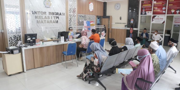 Masyarakat Apresiasi Layanan Paspor di Akhir Pekan