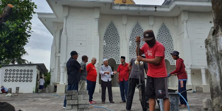 Terus Berkhidmat untuk Melayani Umat, Rachmat Hidayat Salurkan Banyak Bantuan untuk Pembangunan Tempat Ibadah
