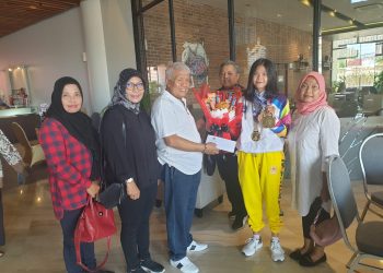 Apresiasi Atlet Porprov Kota Mataram, Rachmat Hidayat Beri Hadiah Uang Pembinaan untuk Atlet Menembak yang Boyong Lima Medali Emas
