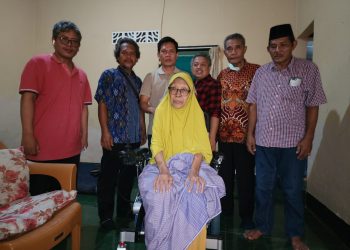 Rachmat Hidayat : Siapapun yang memerlukan Kursi Roda silahkan Kontak saya !!!