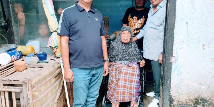 Beri Perhatian pada Santri Generasi Pertama Muallimat NW, Rachmat Hidayat Bantu Kursi Roda di Kampung Bermi Pancor