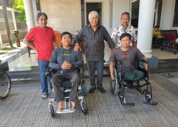 H Rachmat Hidayat Beri Perhatian dan Dukungan untuk John “Kursi Roda” dan Pekerja Seni di Pulau Lombok