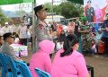 Kapolda NTB Berbagi Paket Sembako Untuk Warga Terdampak Banjir di Kota Bima