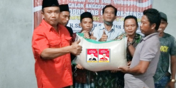 Politisi PDIP H Senirah, Berbagi kepada Warga Praya Timur Jelang Hari Raya Idul Fitri
