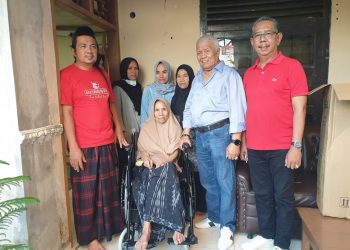 Rachmat Hidayat Elektrik Tebar Kursi Roda Adaptif  di Lombok Tengah