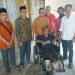 Rachmat Hidayat Gerilya Beri Bantuan Kursi Roda di Pelosok dan Pedalaman Lombok Timur