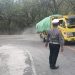 Anggota Satlantas Polres Sumbawa Barat Amankan TKP Truck Roda 6 Terbalik di Polamata KSB
