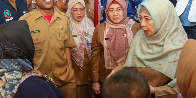 Wagub Ummi Rohmi Tinjau dan Evaluasi Bakti Stunting di Desa Taman Ayu