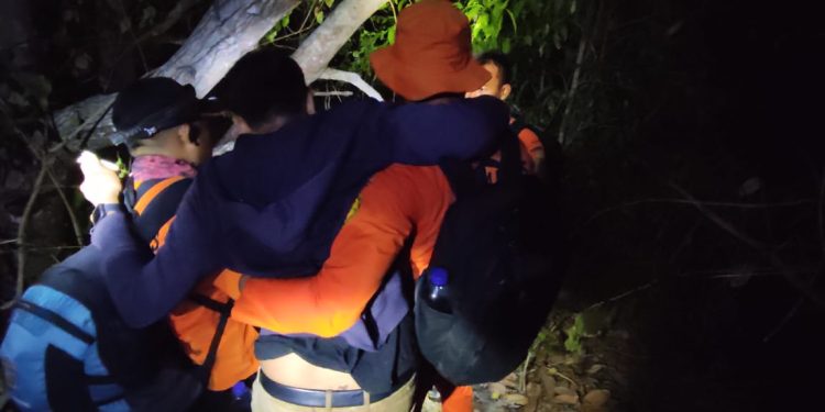 TERSESAT DI HUTAN, TIGA ORANG WARGA MATARAM BERHASIL DISELAMATKAN