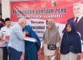 Tekan Angka Kemiskinan, Rachmat Hidayat Salurkan Bantuan PENA untuk masyarakat Lombok Timur 
