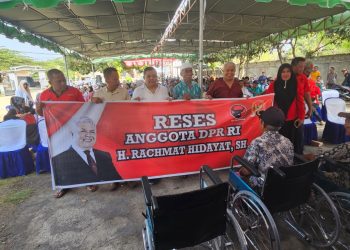 Reses, Rachmat Hidayat sumbang puluhan kursi roda untuk masyarakat Lombok timur