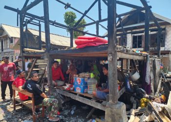 DPC PDI Perjuangan Lombok Timur Beri Sumbangan Kemanusiaan untuk Warga Korban kebakaran di desa Tanjung Luar Lombok Timur 
