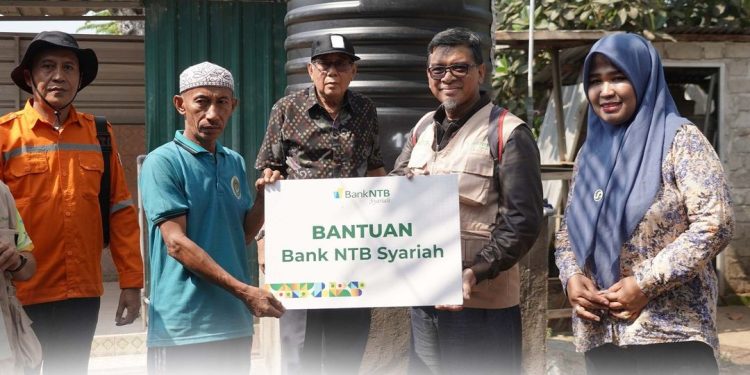 Bank NTB Syariah Menyalurkan Air Bersih Dan Bahan Bangunan Masjid Di Kabupaten Lombok Utara