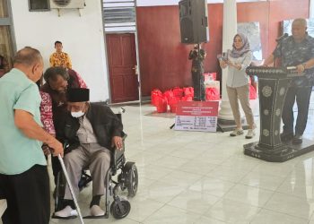 Serahkan Bantuan Kemensos RI, Rachmat Hidayat: Bukti Komitmen Kita Untuk Masyarakat di Lombok Timur