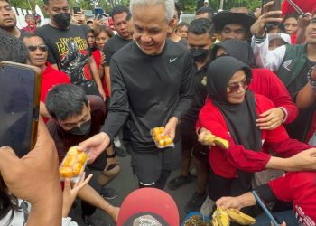 Terharu, Pedagang di CFD Mataram Diborong Capres Ganjar