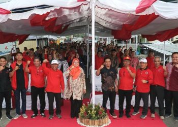 RS Apung Laksamana Malahayati Singgah di KSB, Warga Antusias Berobat 