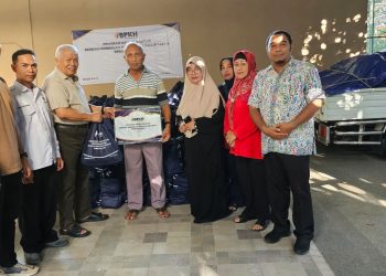 Rachmat Hidayat berikan bantuan Paket Sembako Premium untuk 1000 warga Fakir Miskin Kota Mataram. 600 Paket Sembako Premium menyusul