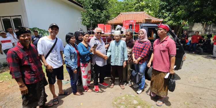 Rachmat Hidayat bagikan 50 Mesin Jahit dan Obras merk Singer untuk UMKM Penjahit se kota Mataram