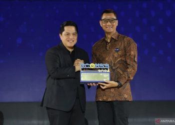 Dirut PLN Raih Best CEO of Communications, PLN Jadi Best of The Best Communications dengan 12 Penghargaan dari Menteri BUMN di Ajang BCOMSS 2024