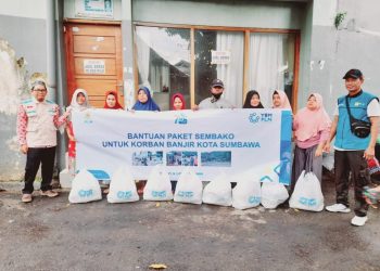 Peduli Korban Banjir Sumbawa, YBM PLN UP3 Sumbawa Salurkan bantuan