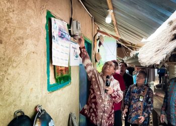 Cerita Penerima Bantuan PLN : “Sebelum Dibantu PLN, Rumah Saya Gelap dan Hanya Menggunakan Lampu Tempel”