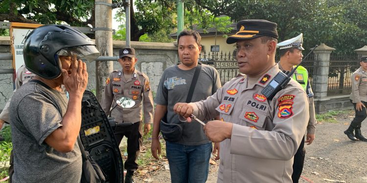 Antisipasi Gangguan Kamtibmas Jelang Idul Fitri 1445 H, Polsek Narmada Gelar KRYD 