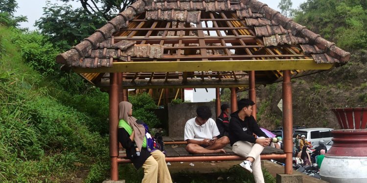 Taman Wisata Pusuk Sembalun Indah Tapi Fasilitas Tak Memadai