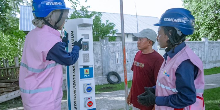 Cerita Srikandi PLN Terangi Desa Sebotok 24 Jam Non-Stop
