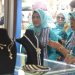PJ Dekranasda NTB, Bunda Lale, Dampingi Ibu Negara Panen Mutiara Laut Lombok