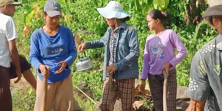KENA PRANK BUPATI!!!  Kumpulkan SERUPIAH untuk Rabat Jalan Pendakian Rinjani