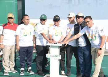 PJ Gubernur NTB Lepas Peserta Fun Run 60K Milad Bank NTB Syariah