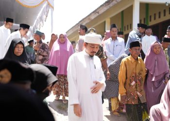 TGH Fatihin Maju Pilkada Lotim, Masyarakat Menyambut Baik