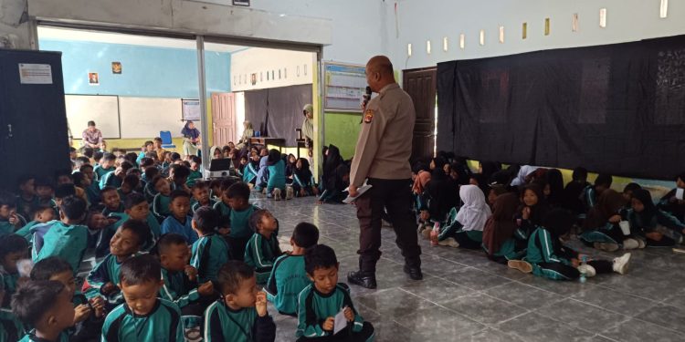 Cegah Bullying Sejak Dini Polsek Praya Edukasi Siswa Sekolah Dasar Di Praya