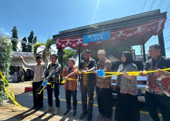 Terus Dukung Transisi Energi Bersih, PLN Resmikan SPKLU ke-19 di SMKN 1 Pringgabaya