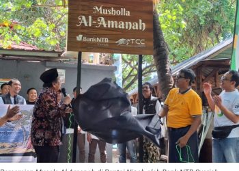 Dukung Pariwisata KLU, Bank NTB Syariah Resmikan Mushola di Pantai Nipah