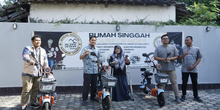 Rayakan Kemerdekaan, YBM PLN NTB Berikan 6 Unit Sepeda Listrik ke House of Hope Mataram