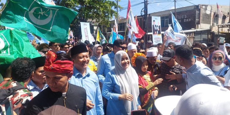Di Hari Kedua Paslon Iqbal-Dinda Mendaftar Ke KPU NTB Diiringi Belasan Ribu Pendukung
