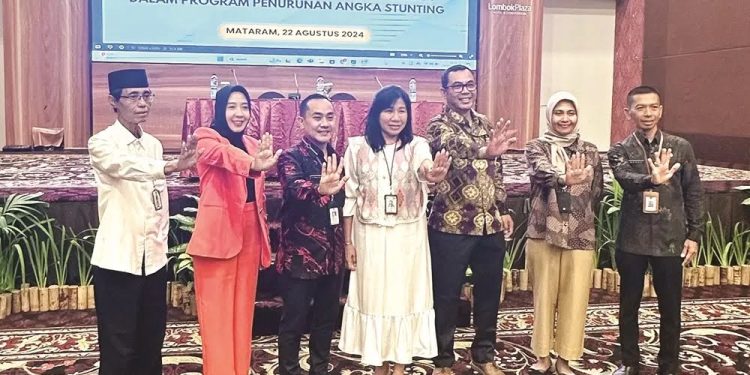 Dikes Mataram Salurkan Bantuan Bank NTB Syariah Untuk Perbaikan Gizi 50 Balita Stunting